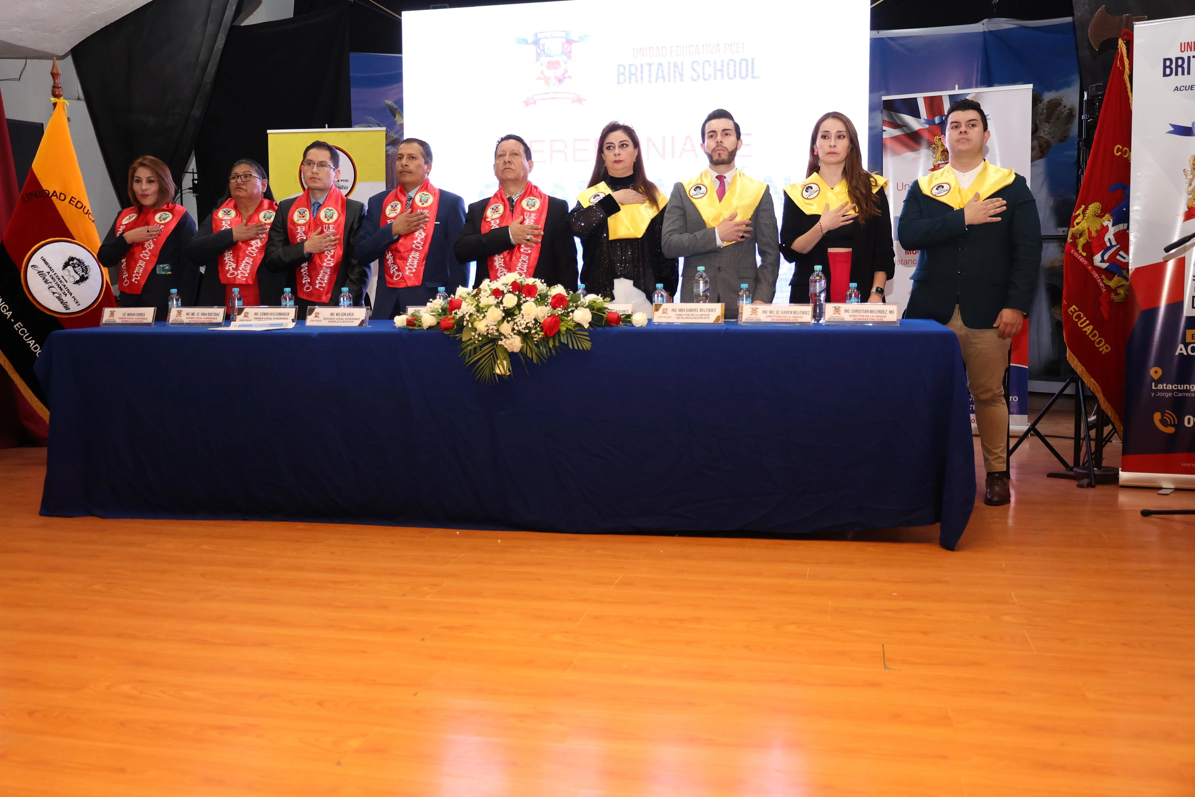 Docentes de la Unidad Educativa PCEI Albert Einstein promoviendo valores educativos